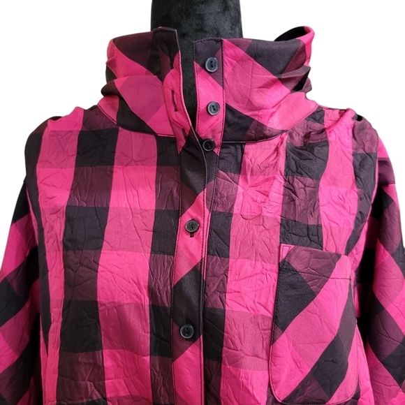 Peter Nygard M Red/Black 100% Polyester button up top - Picture 2 of 11